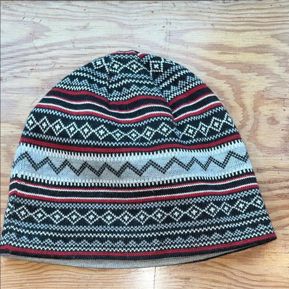 Aeropostale Black and Red Nordic‎ Patterned Beanie EUC